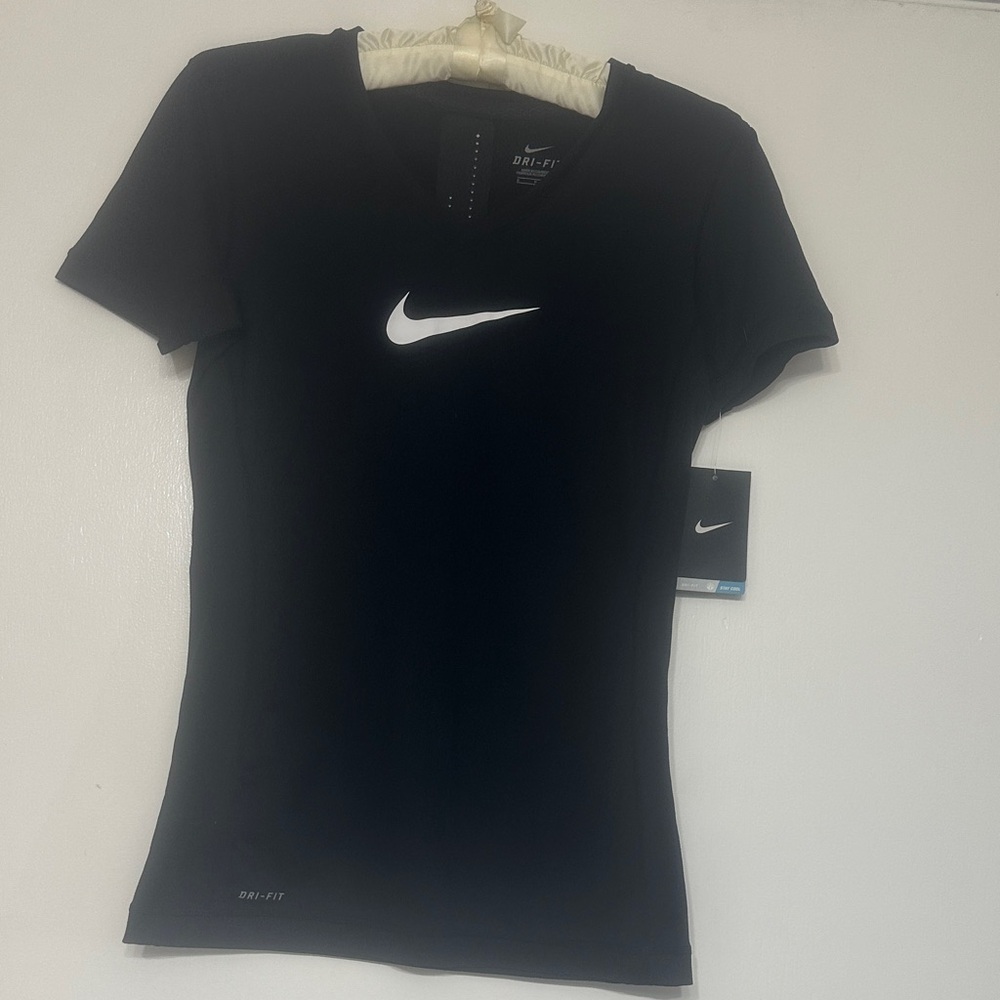 Nike Women's Black Short Sleeve Tee Small BNWT